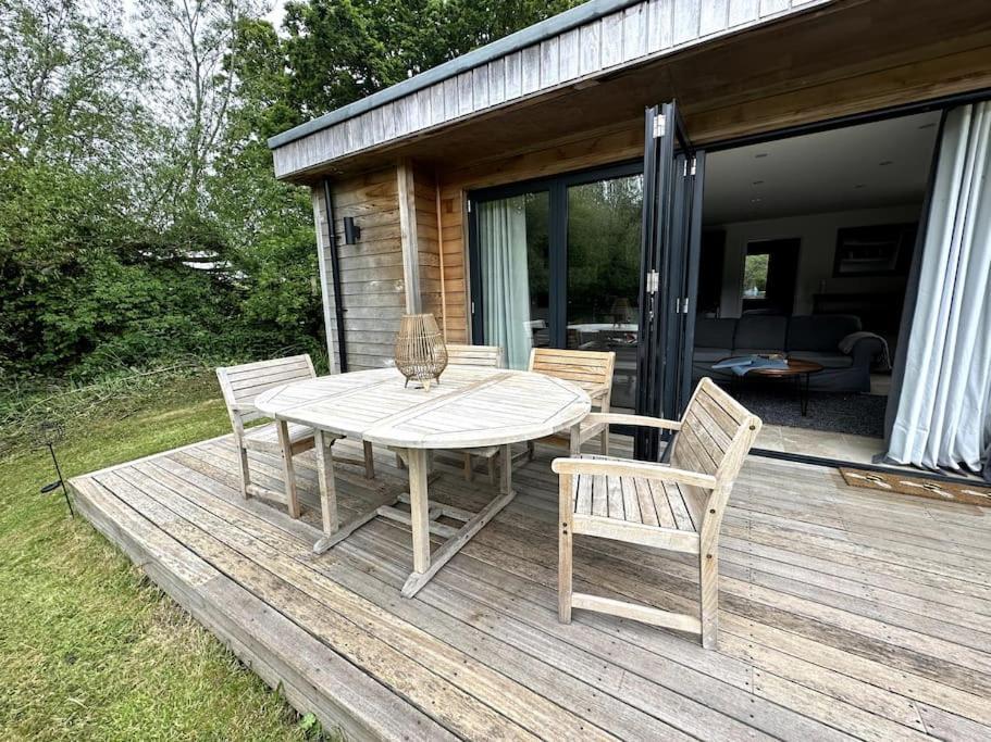 Beautiful Cabin With Pond View Стейнинг Экстерьер фото